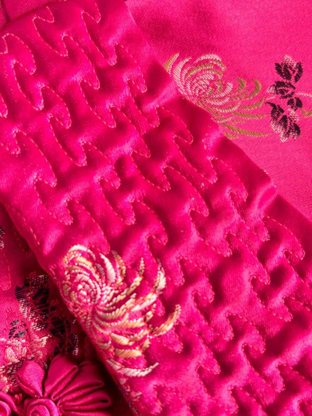 Asian Red Satin Embroidered Robe 40 Bust - Picture 9 of 12